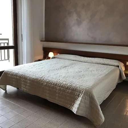 Lazise Promenade Manzoni Apartment *